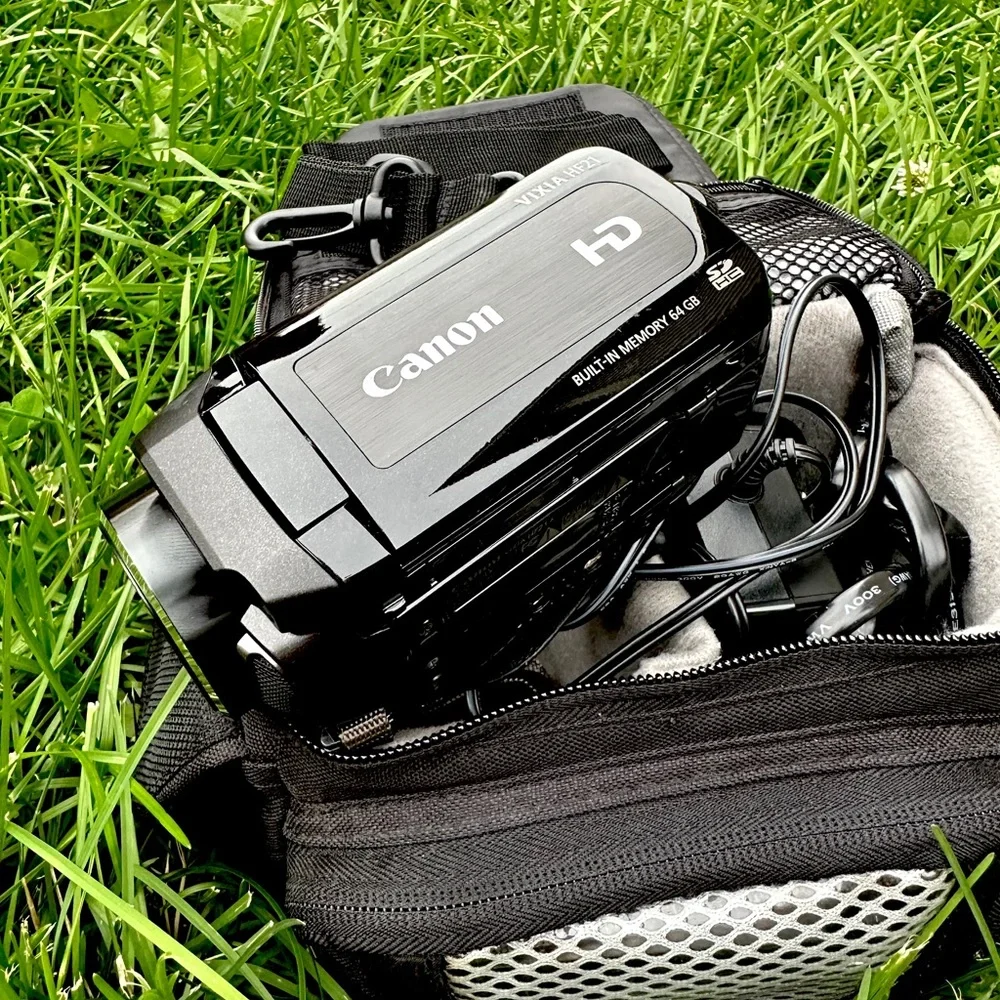 Canon HD Vixia. Full Camcorder w/64GB Flash Memory & Pro Manual Control.